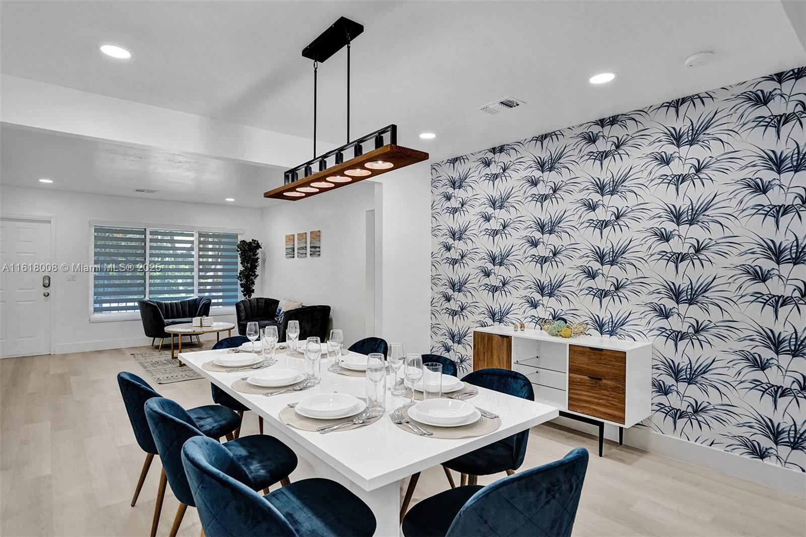 HOLLYWOOD LAKES SEC - Residential