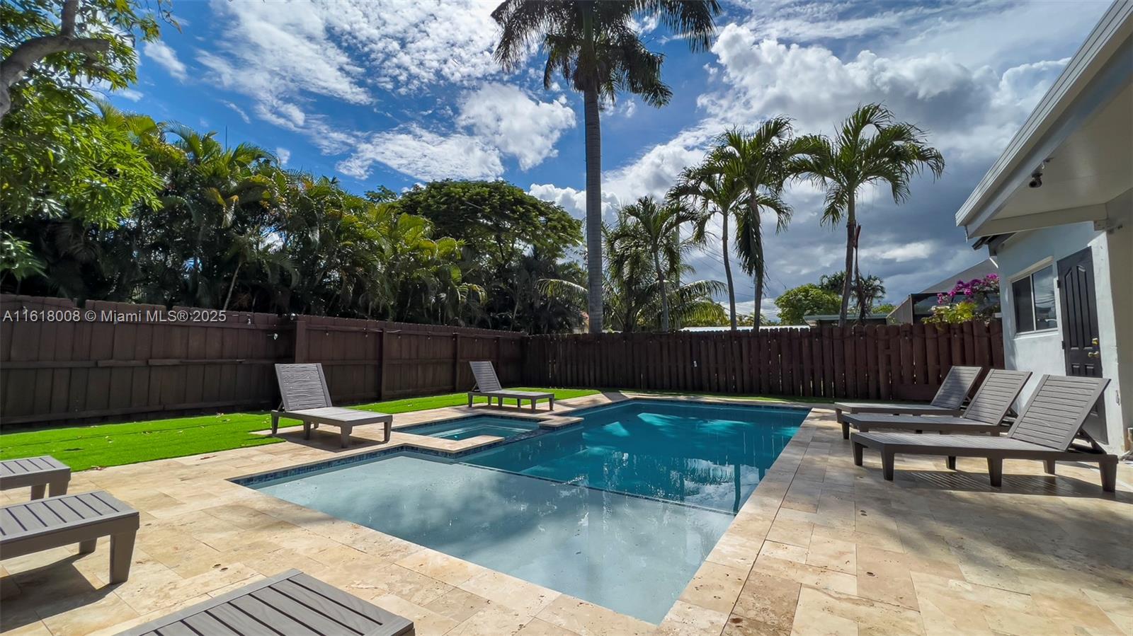 HOLLYWOOD LAKES SEC - Residential
