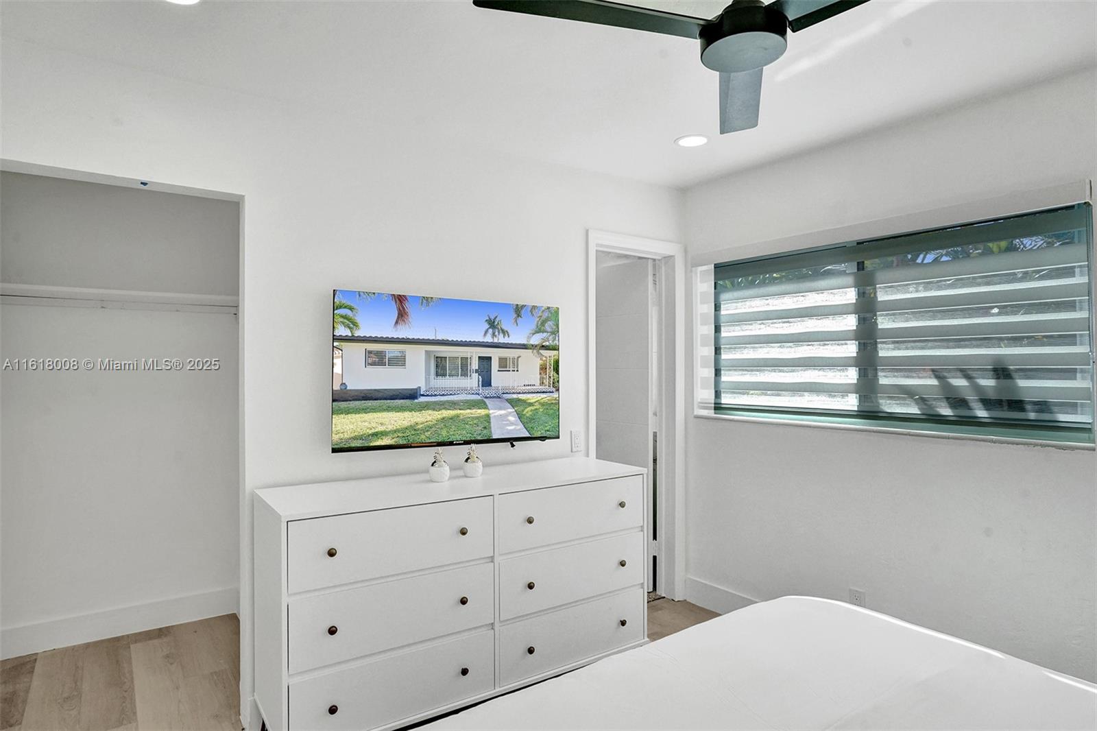 HOLLYWOOD LAKES SEC - Residential