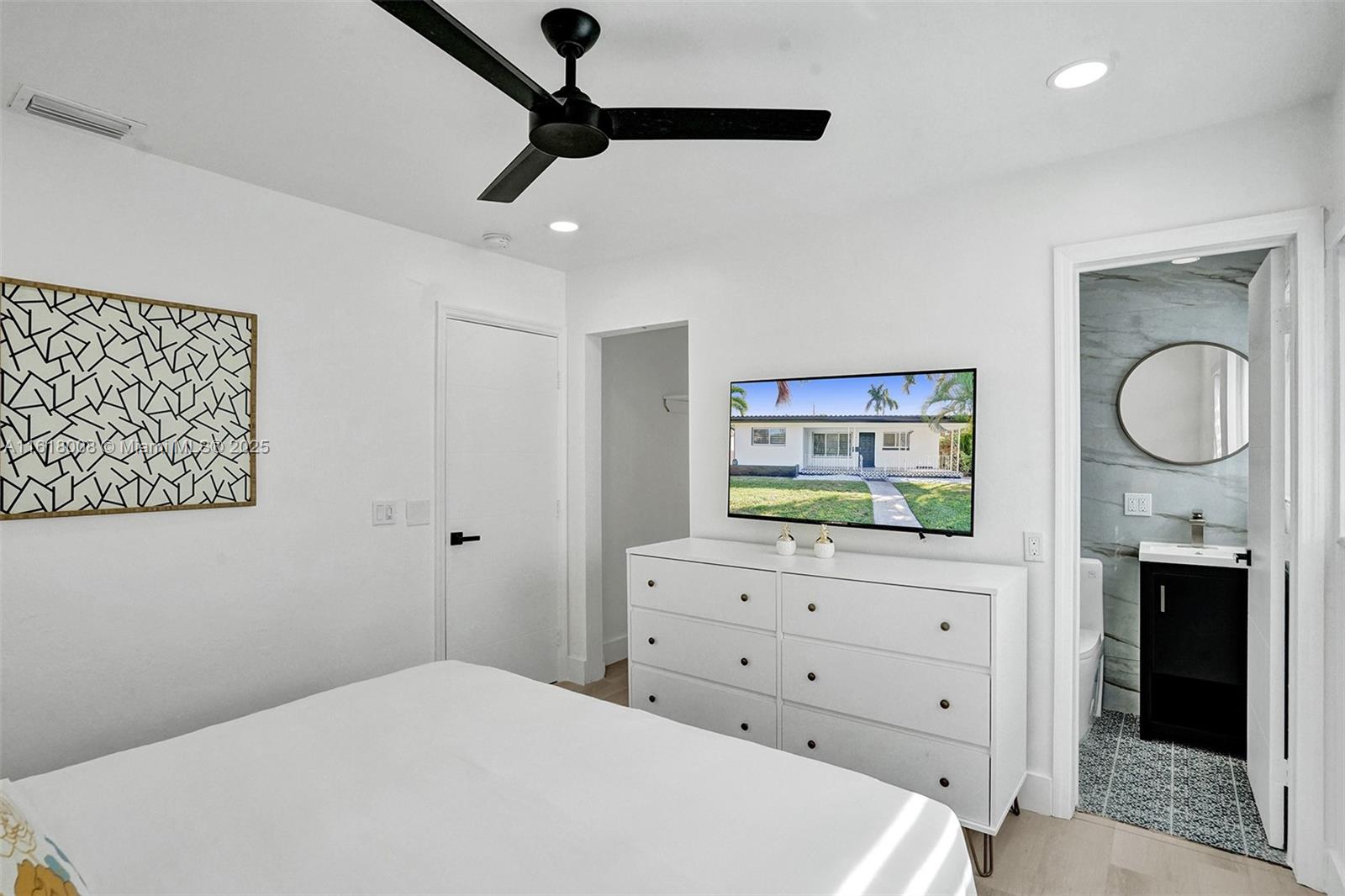HOLLYWOOD LAKES SEC - Residential