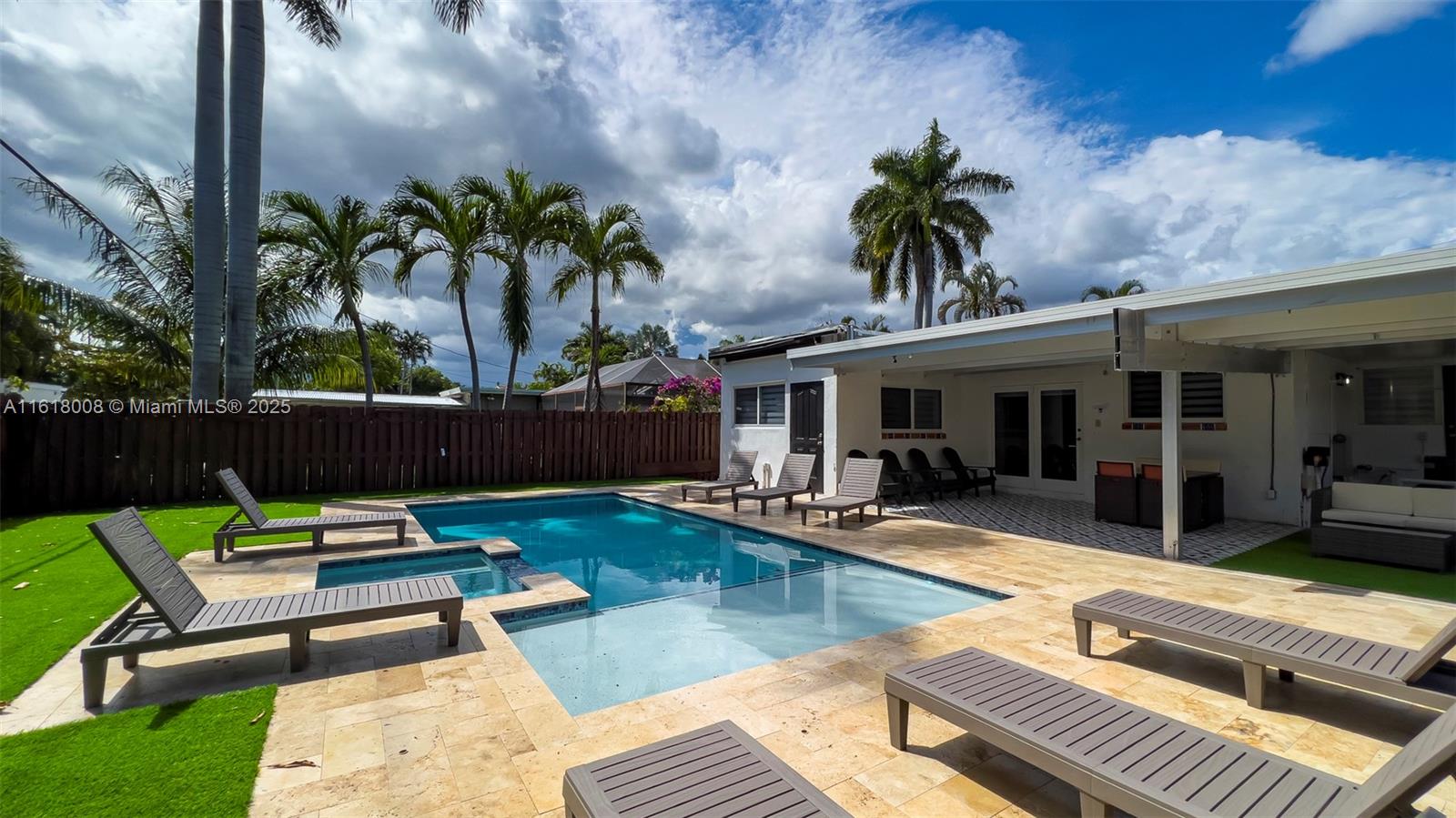 HOLLYWOOD LAKES SEC - Residential