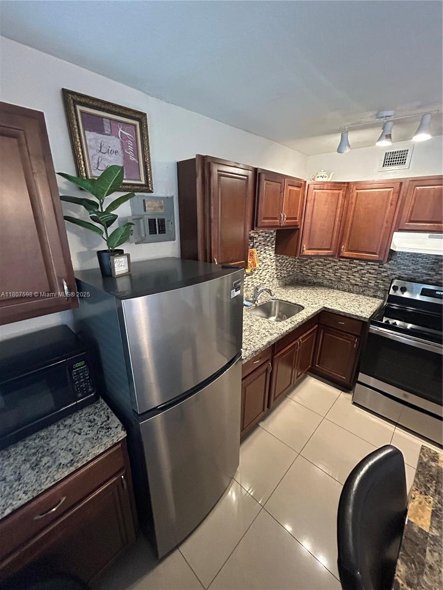Rental Property at 1908 Sw 8th St 1-2, Fort Lauderdale, Broward County, Florida - Bedrooms: 2 
Bathrooms: 1  - $1,999 MO.