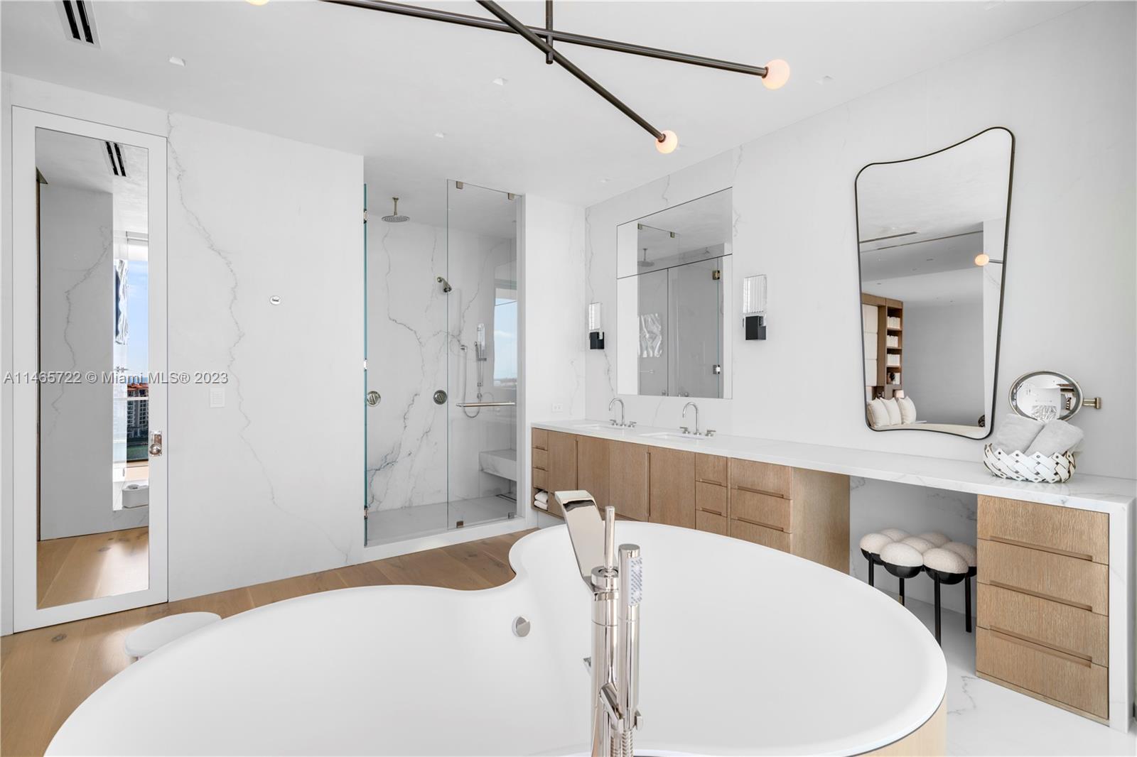 APOGEE CONDO - Residential