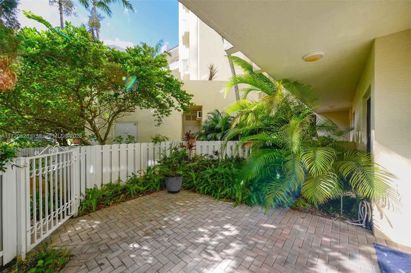 ROYAL POINT AT PALM AIRE - Residential