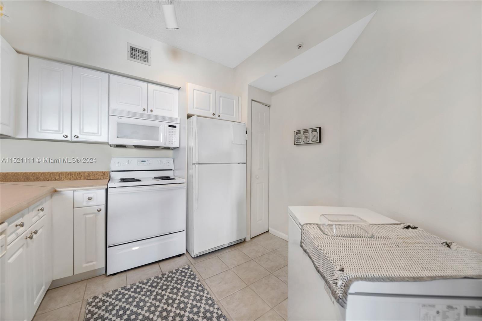 PORTO BELLAGIO CONDO - Residential