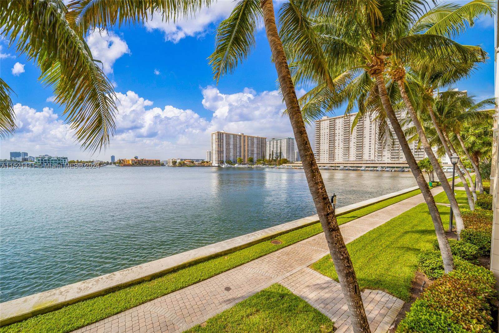 PORTO BELLAGIO CONDO - Residential