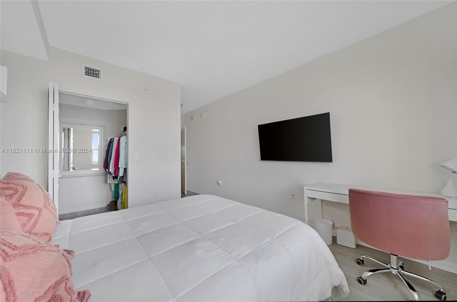 PORTO BELLAGIO CONDO - Residential