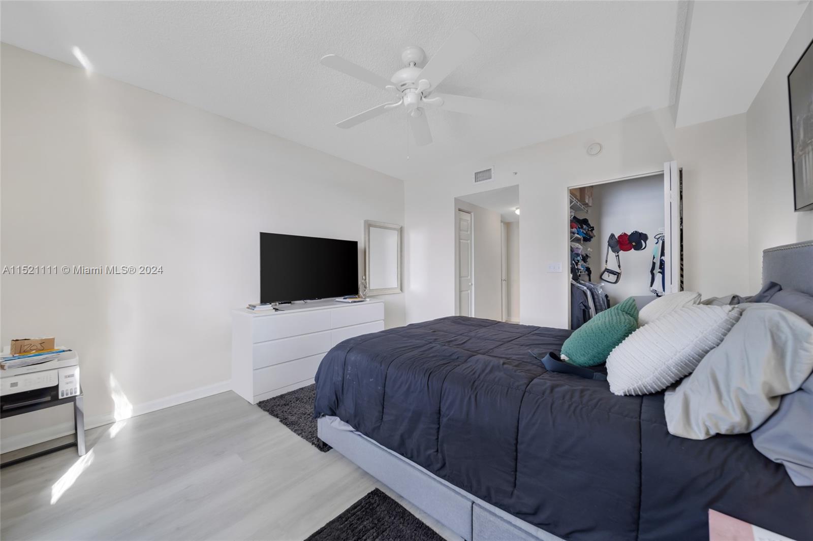 PORTO BELLAGIO CONDO - Residential
