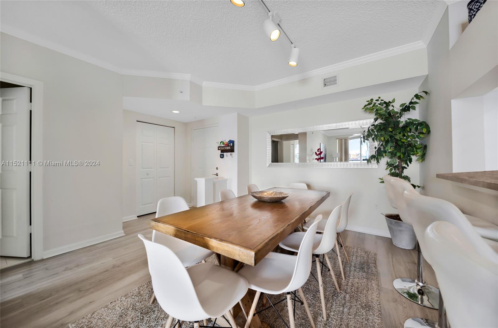 PORTO BELLAGIO CONDO - Residential
