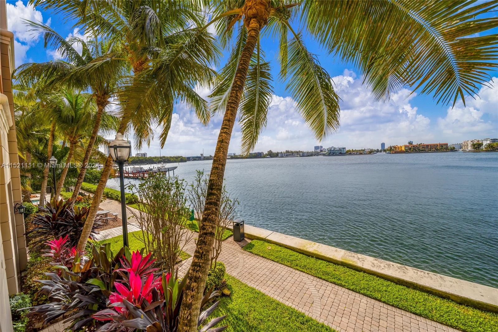 PORTO BELLAGIO CONDO - Residential