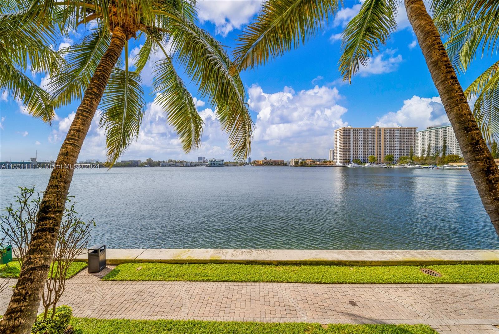 PORTO BELLAGIO CONDO - Residential
