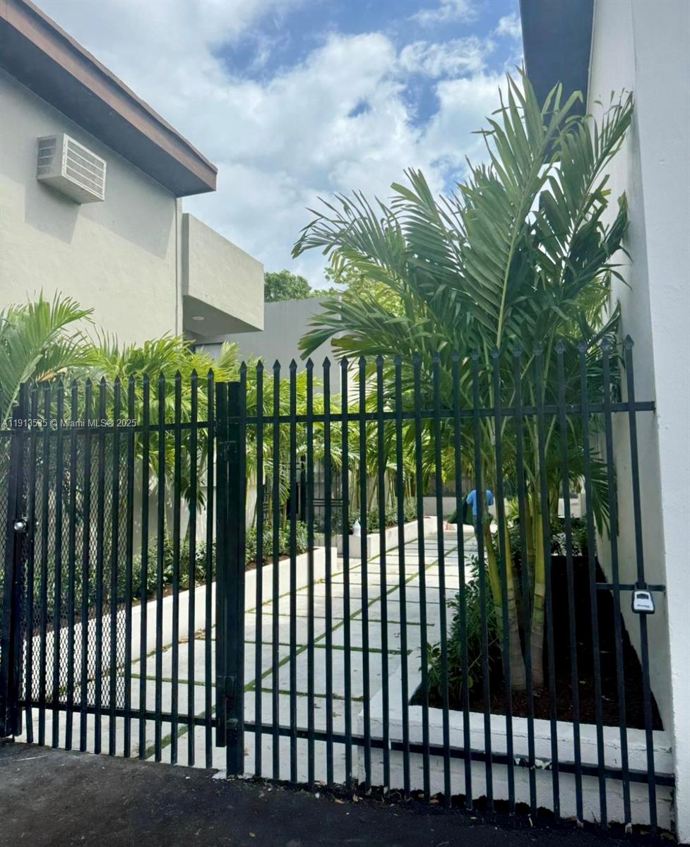 DIXIE HWY PARK - Residential Lease