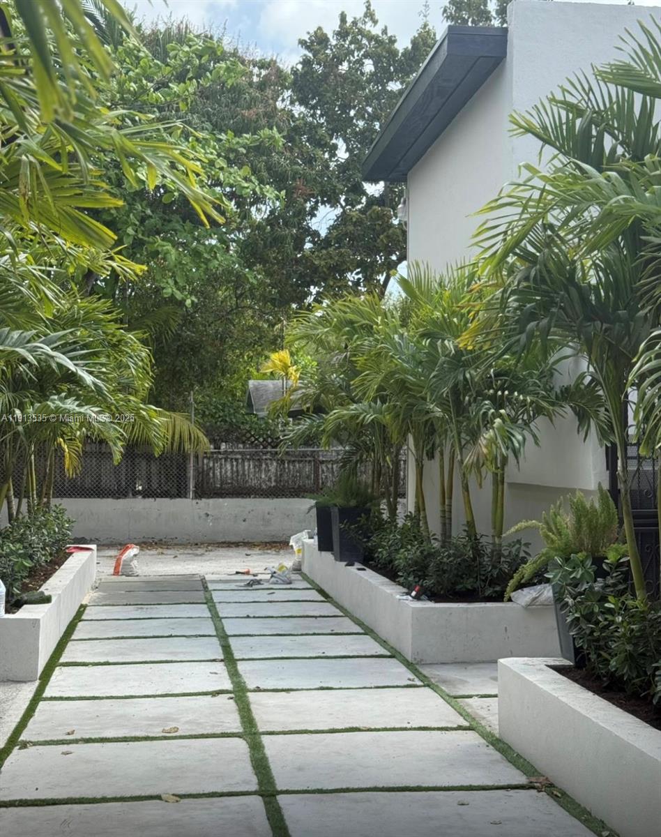 DIXIE HWY PARK - Residential Lease