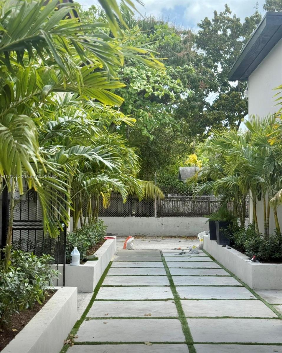 DIXIE HWY PARK - Residential Lease