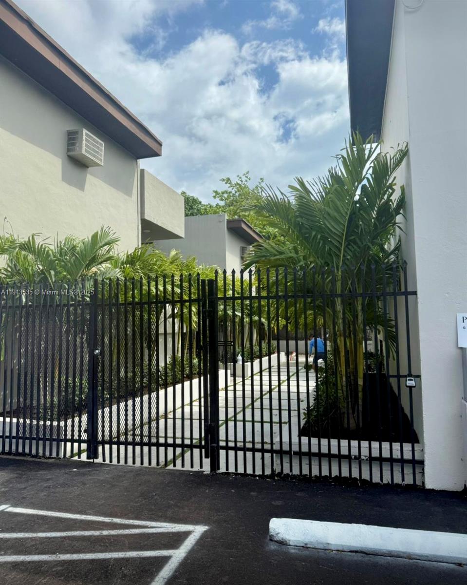 DIXIE HWY PARK - Residential Lease