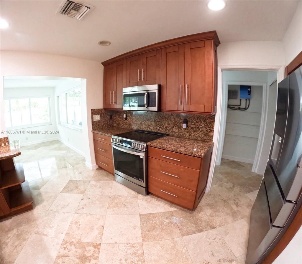 Photo of 2432 SE 13th St, Pompano Beach, FL 33062 (MLS # A11606761)