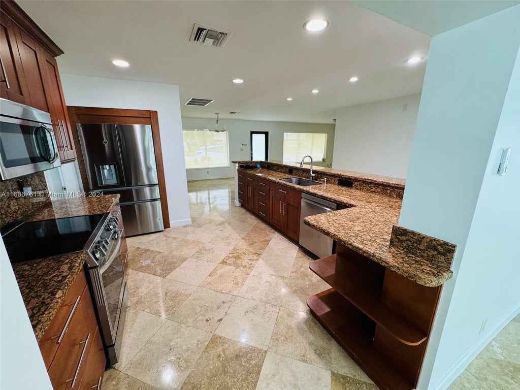 Photo of 2432 SE 13th St, Pompano Beach, FL 33062 (MLS # A11606761)