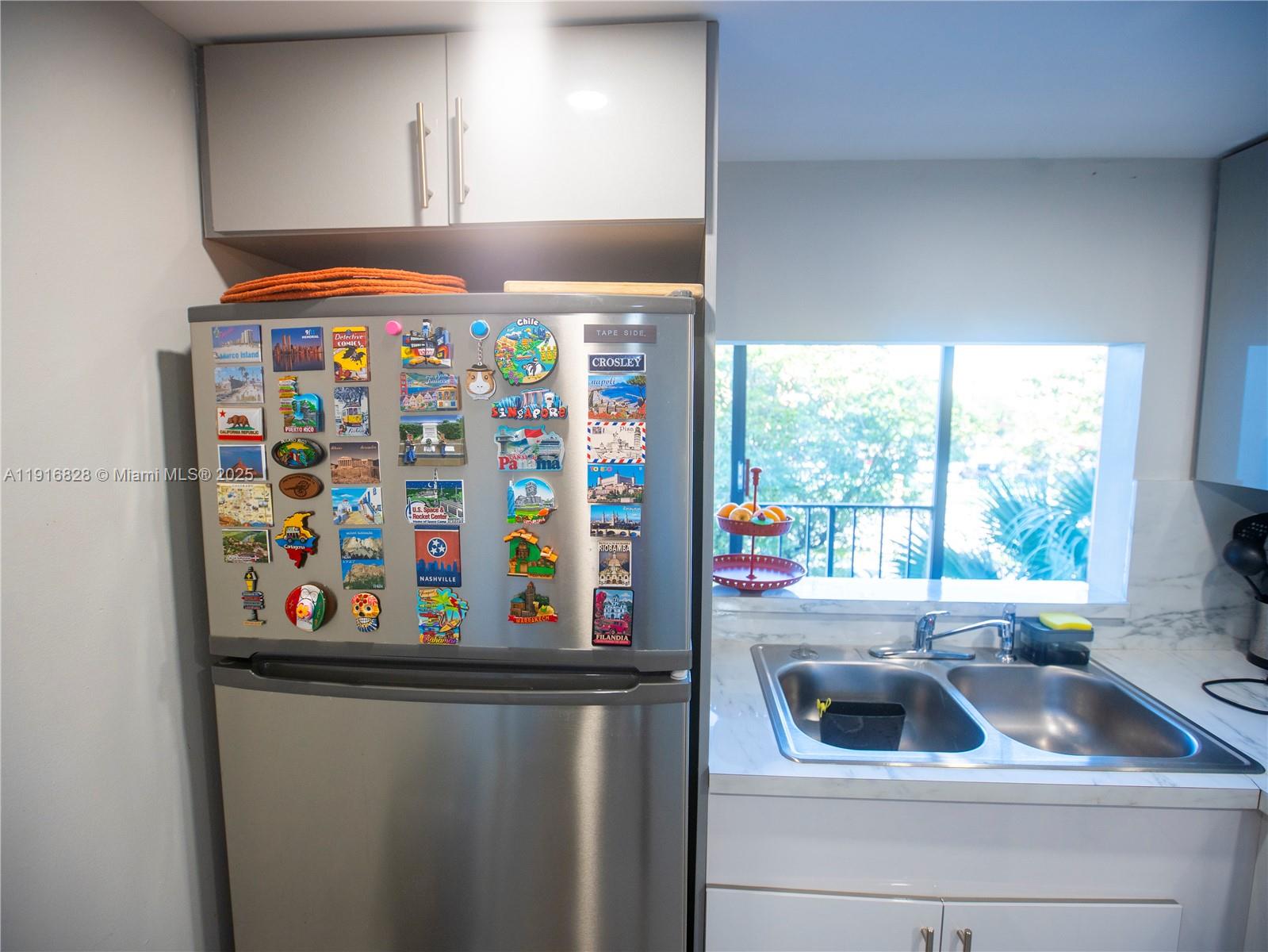 VERSAILLES GARDENS II CON - Residential Lease