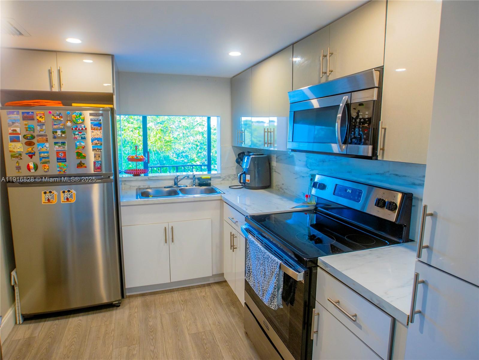 VERSAILLES GARDENS II CON - Residential Lease