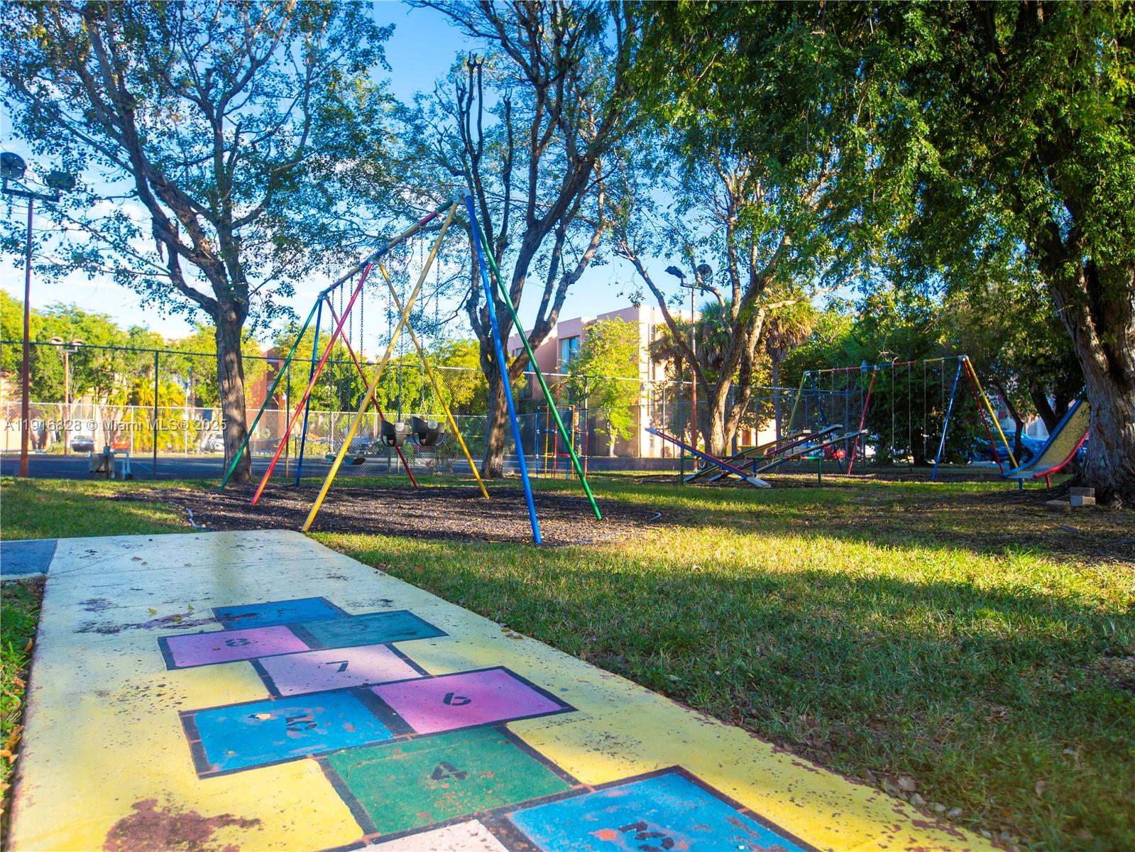 VERSAILLES GARDENS II CON - Residential Lease