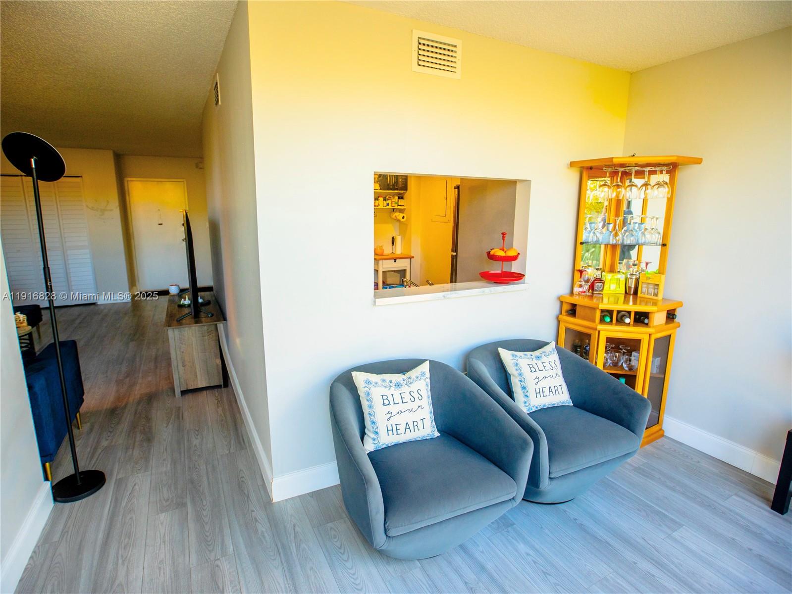 VERSAILLES GARDENS II CON - Residential Lease