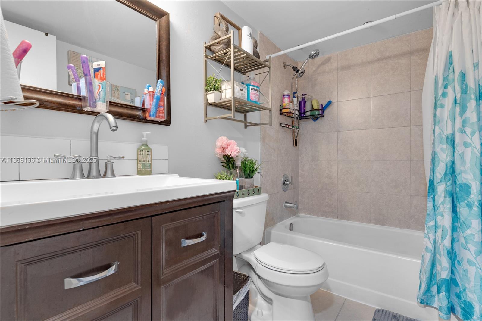 LAKESHORE CONDO #9 - Residential