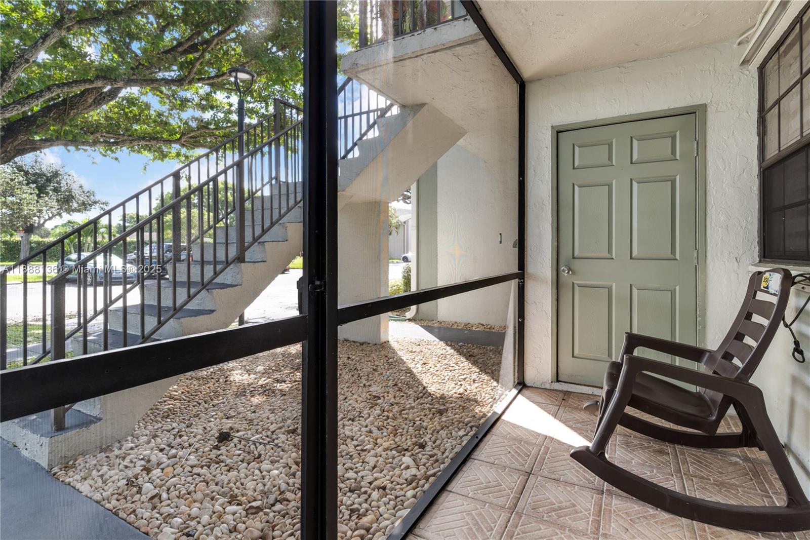 LAKESHORE CONDO #9 - Residential