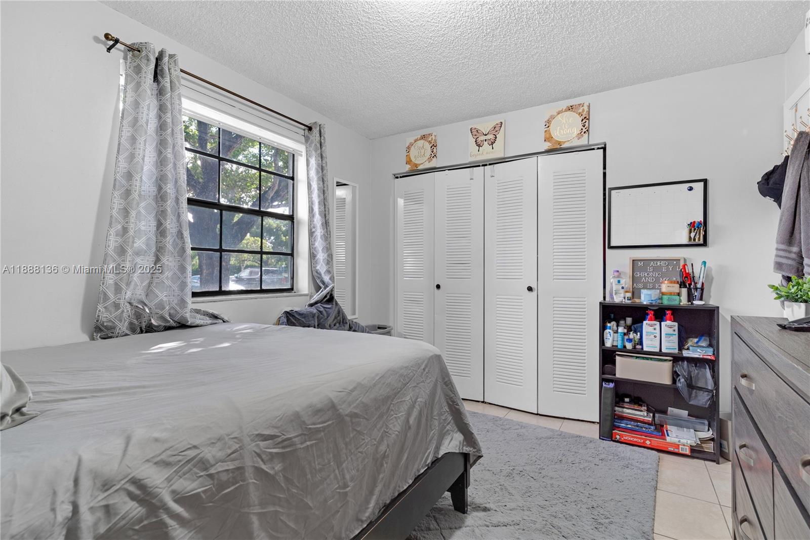 LAKESHORE CONDO #9 - Residential