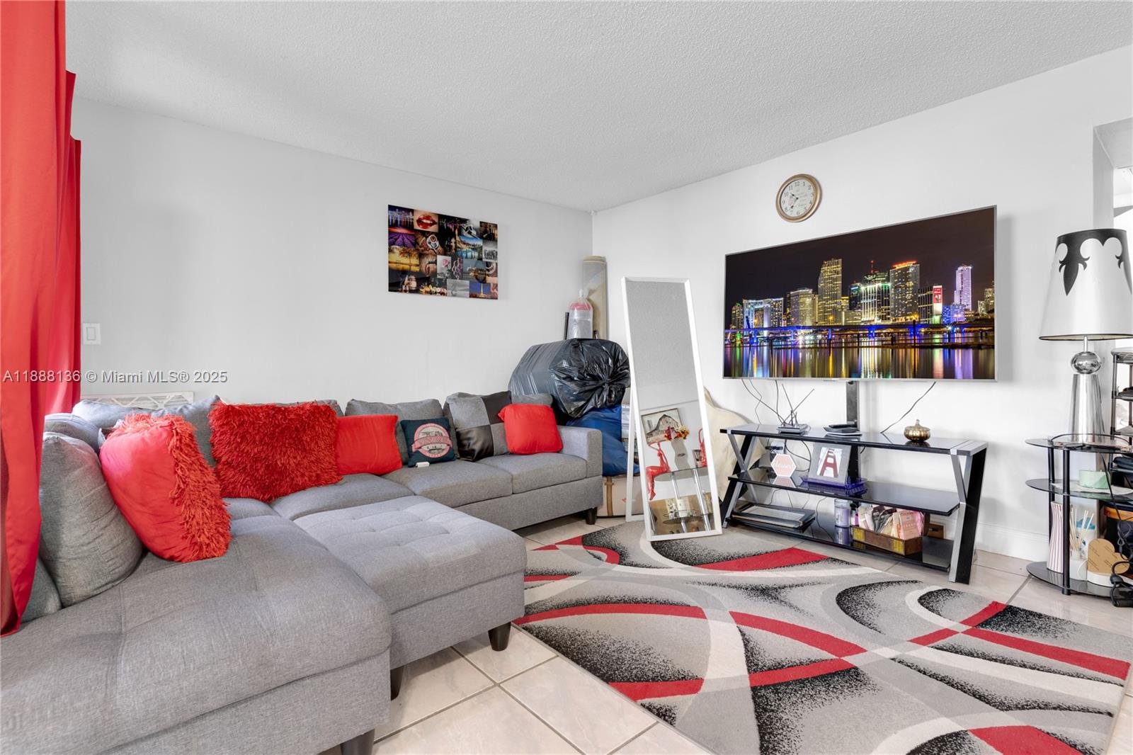 LAKESHORE CONDO #9 - Residential