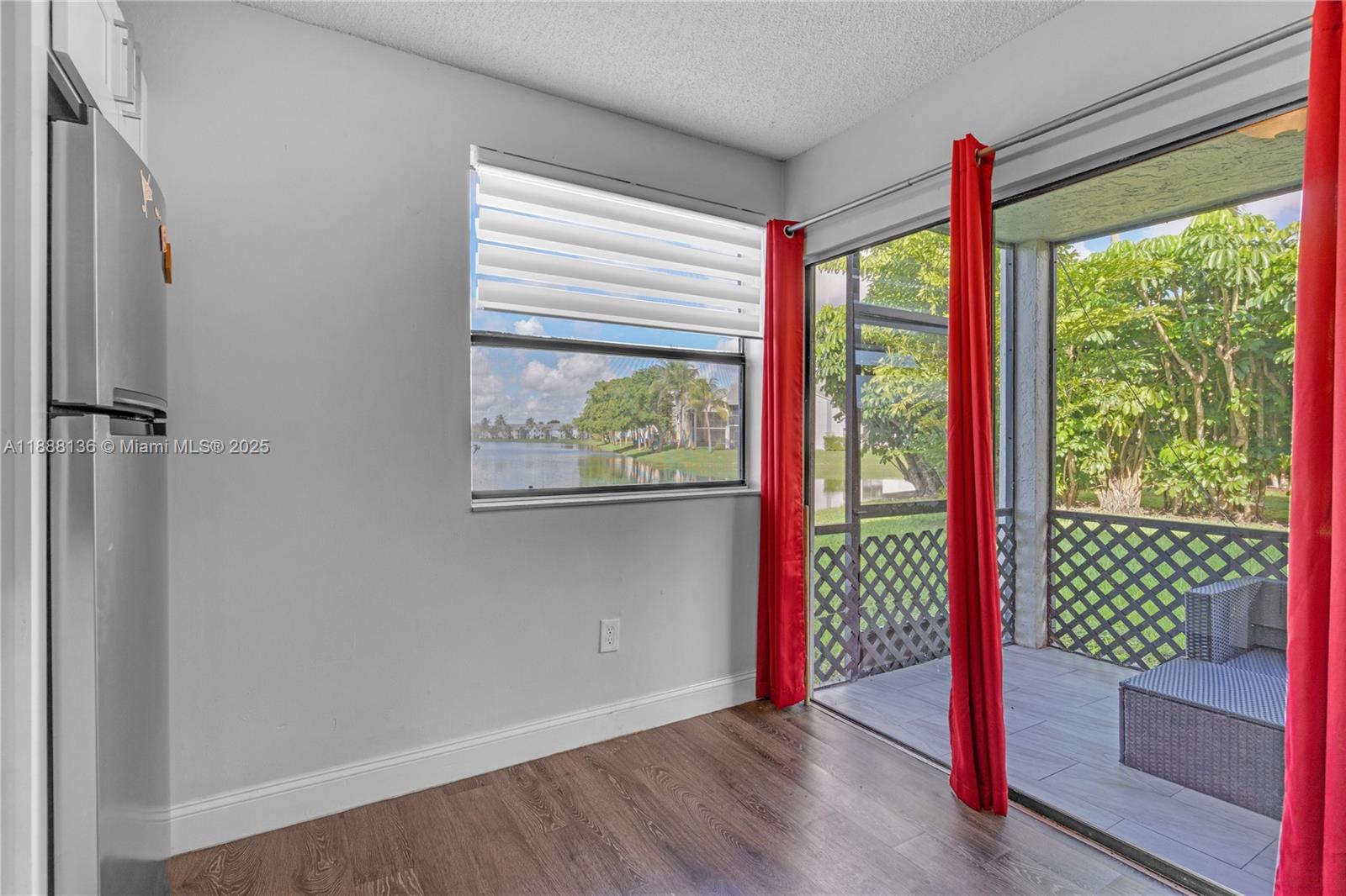 LAKESHORE CONDO #9 - Residential