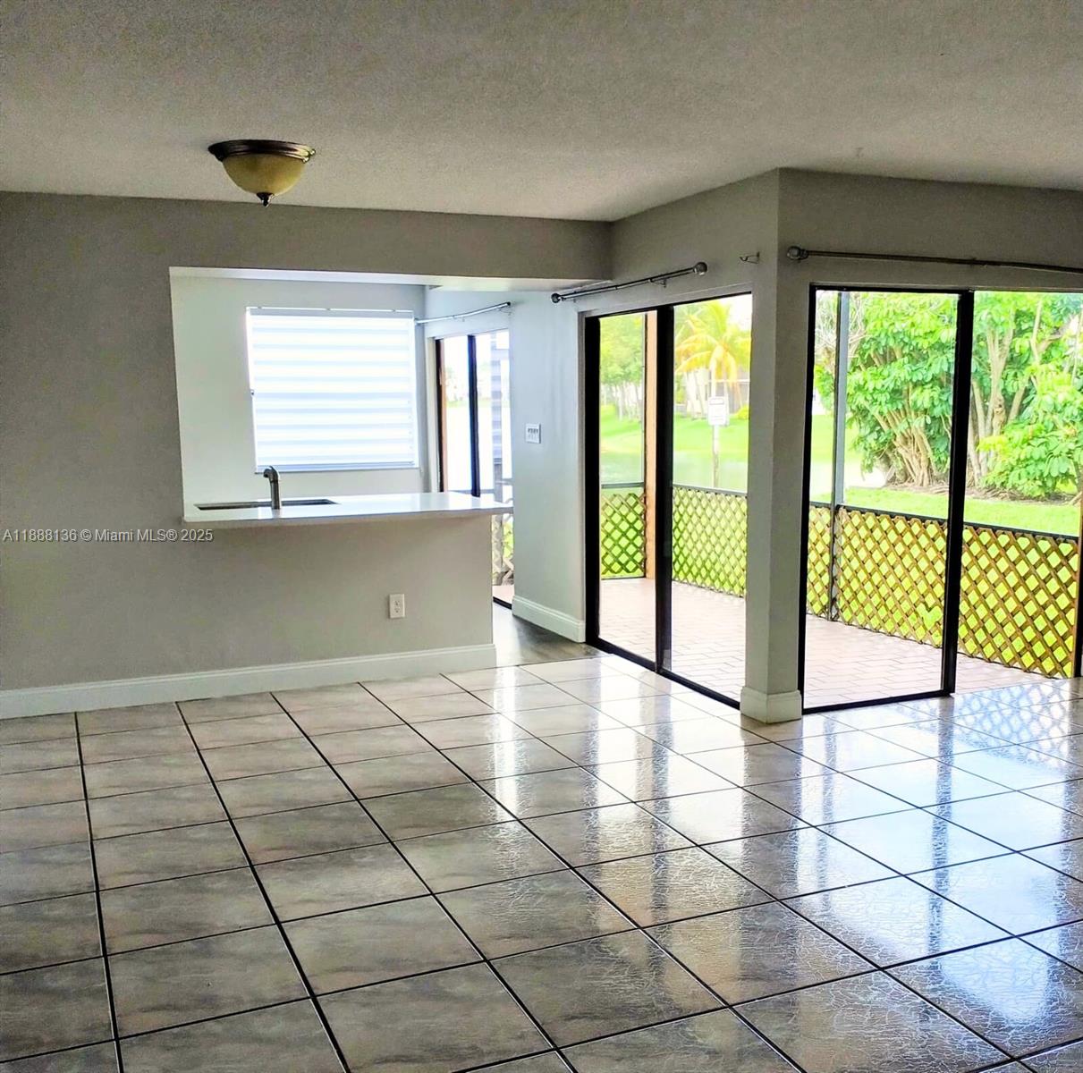 LAKESHORE CONDO #9 - Residential
