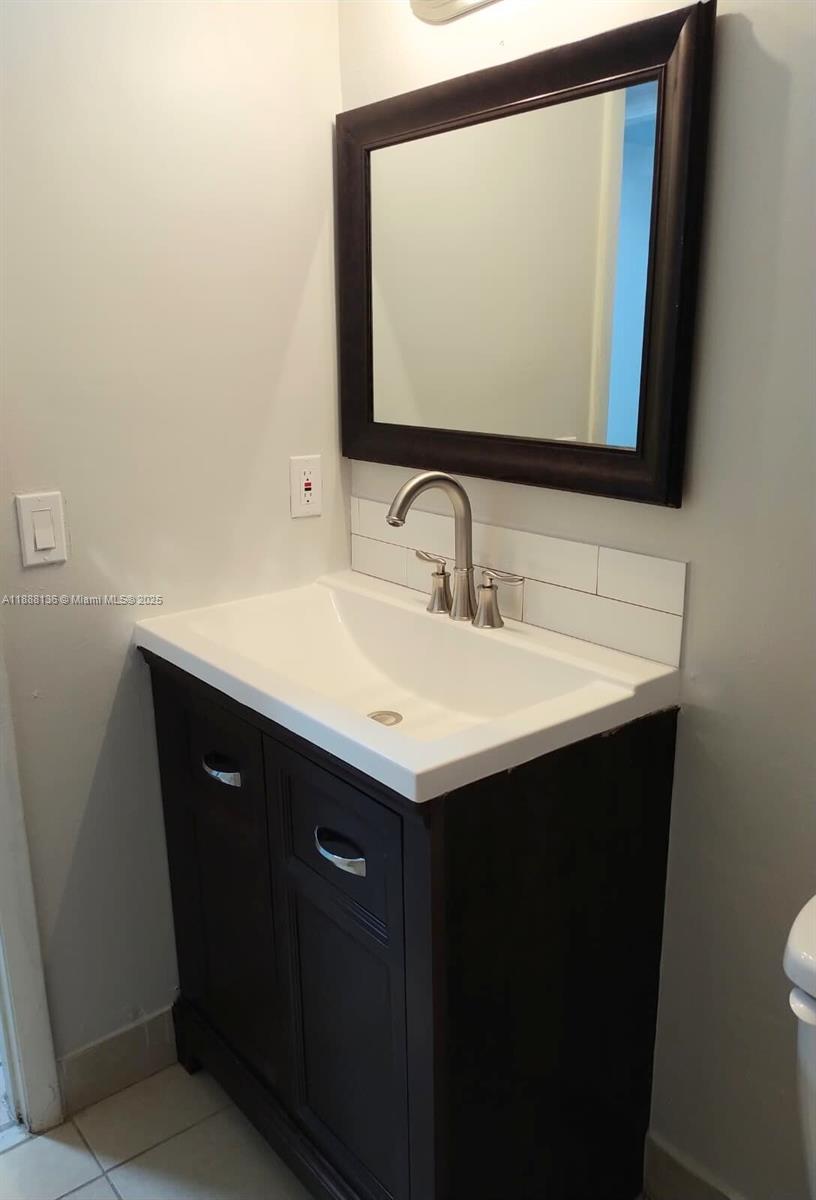 LAKESHORE CONDO #9 - Residential