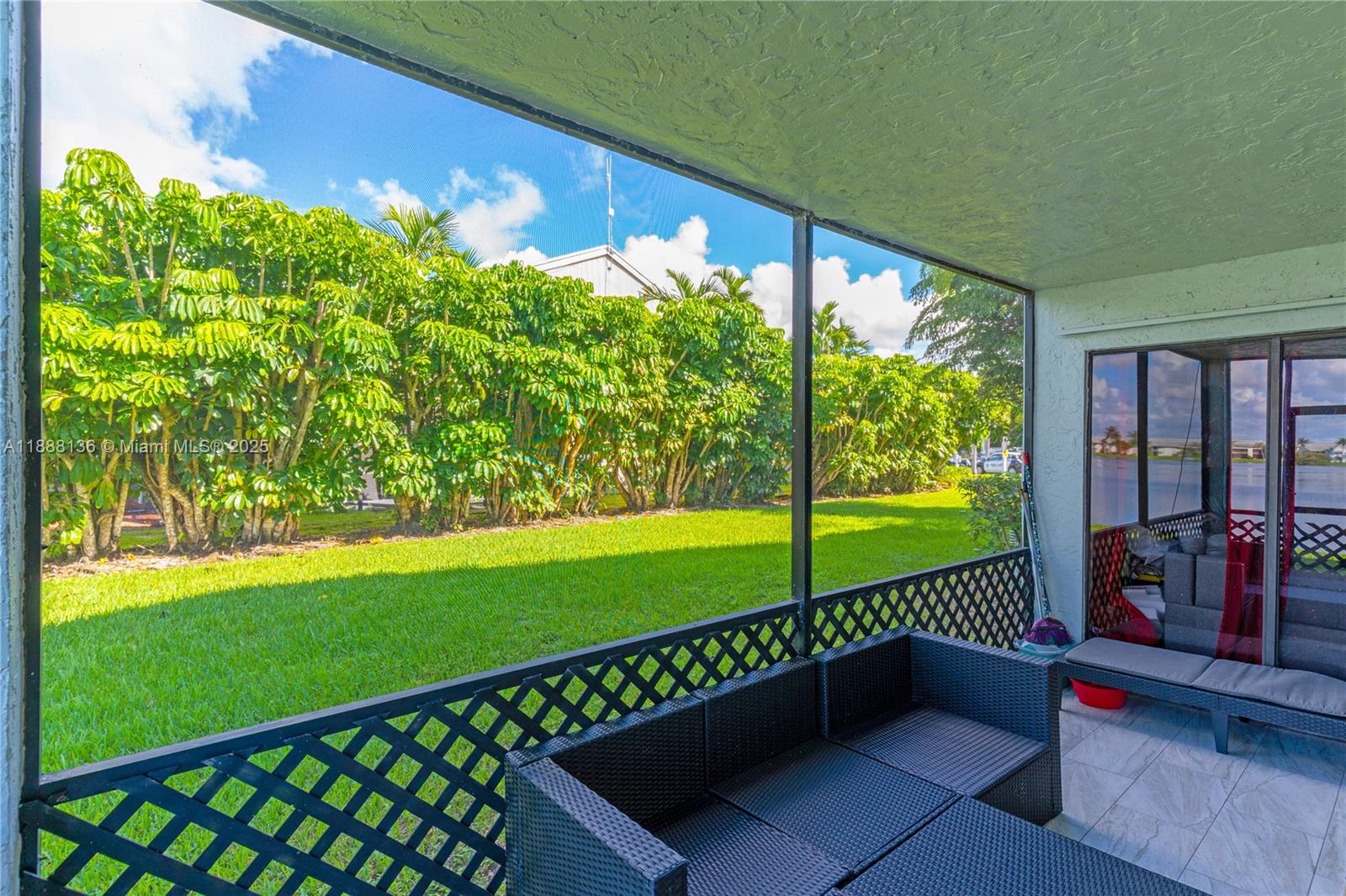 LAKESHORE CONDO #9 - Residential