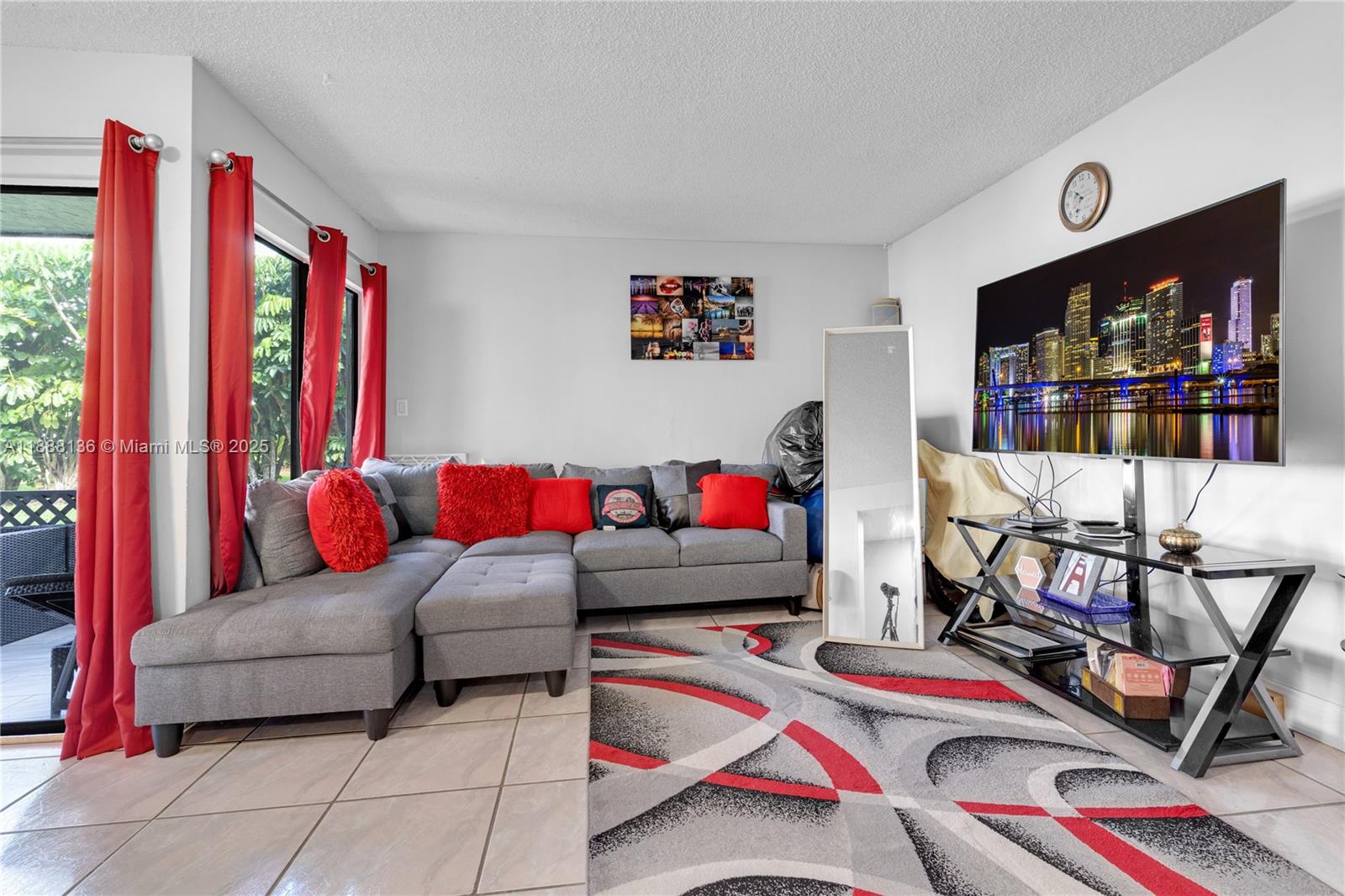 LAKESHORE CONDO #9 - Residential