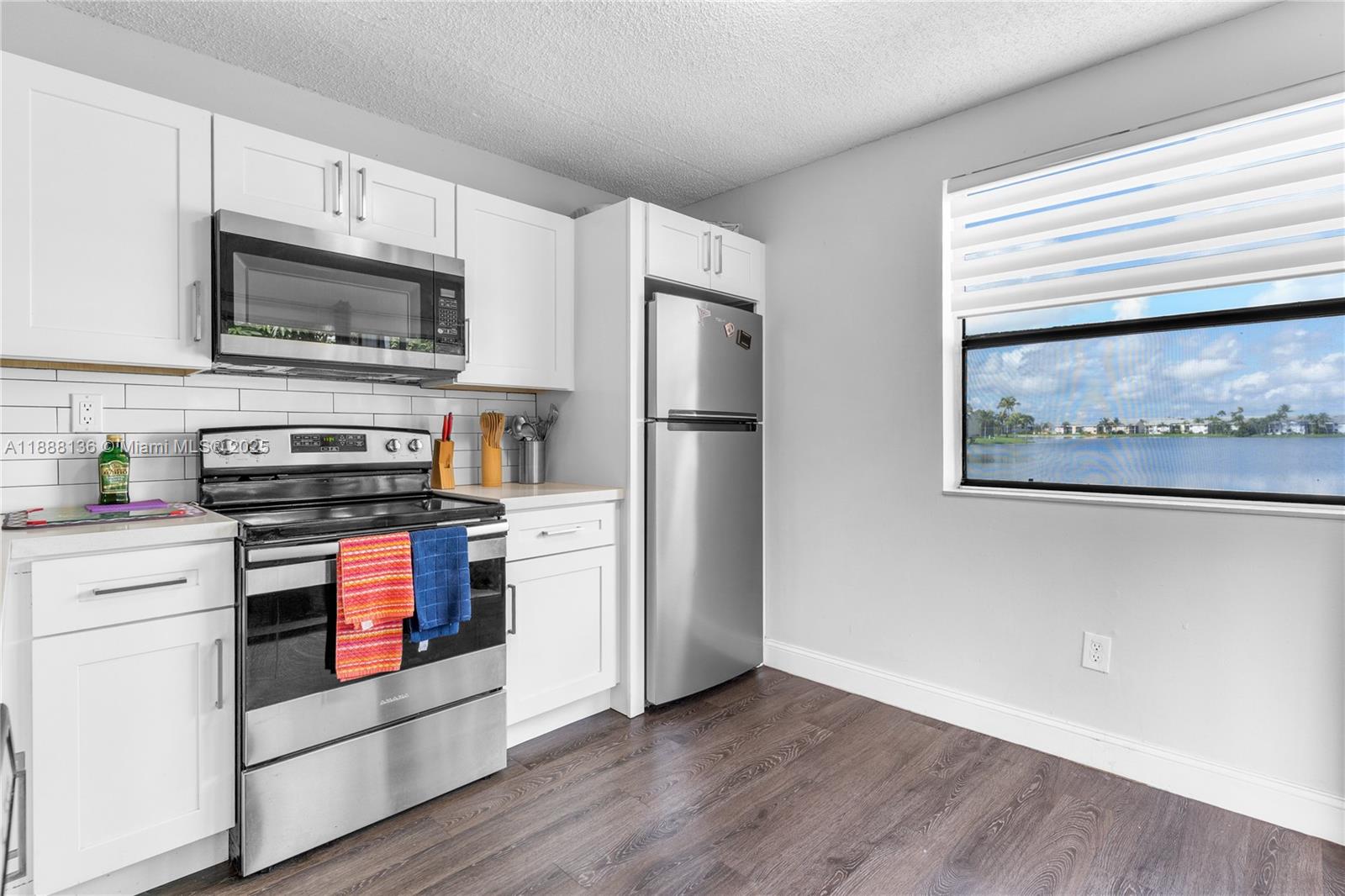 LAKESHORE CONDO #9 - Residential