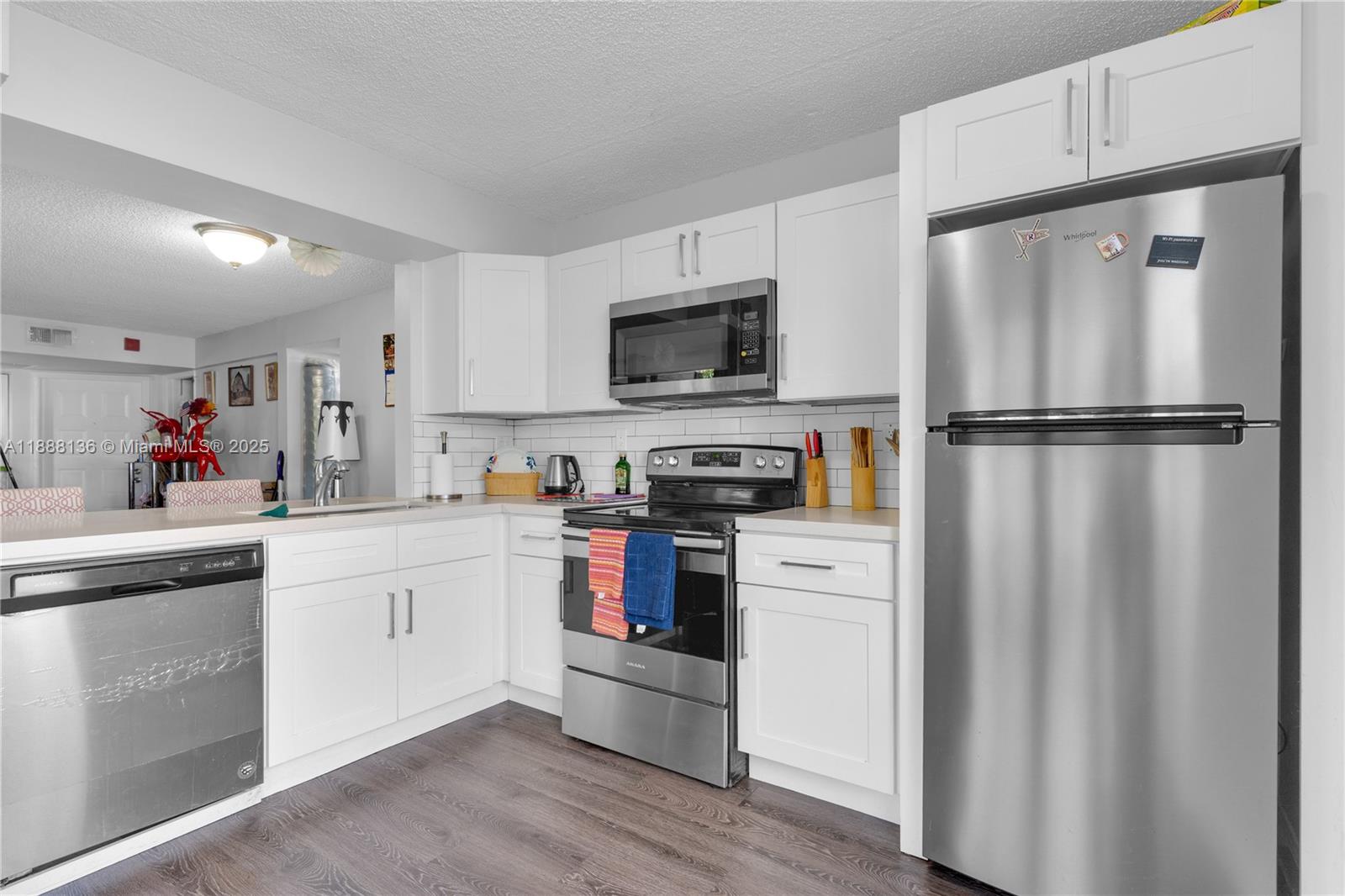 LAKESHORE CONDO #9 - Residential