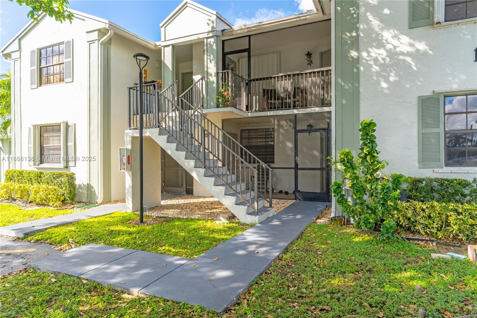 LAKESHORE CONDO #9 - Residential