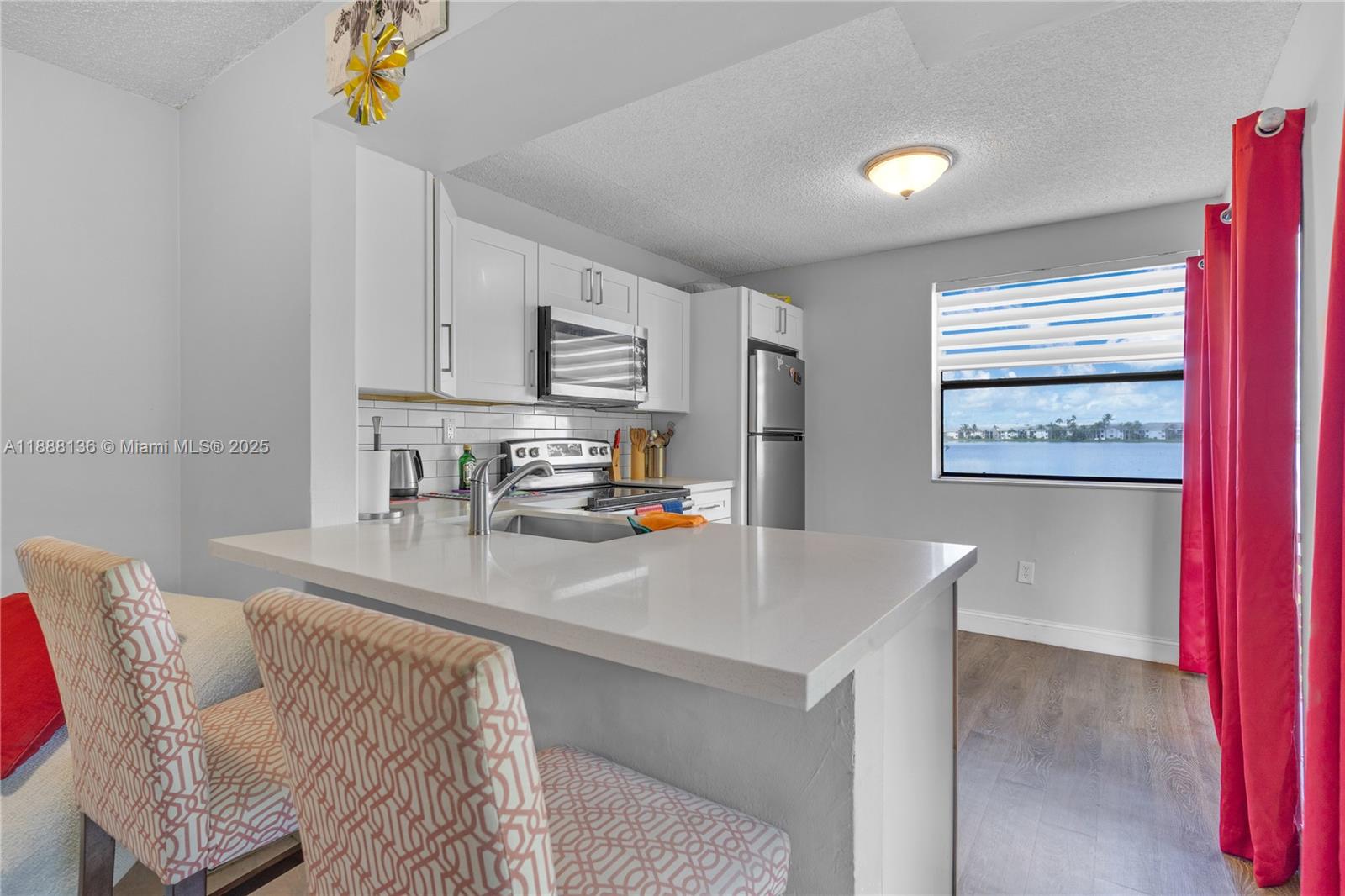 LAKESHORE CONDO #9 - Residential