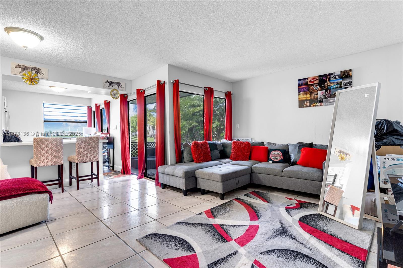 LAKESHORE CONDO #9 - Residential