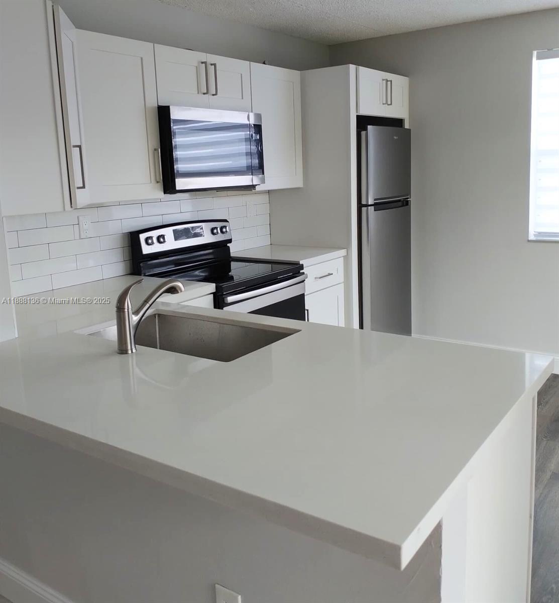 LAKESHORE CONDO #9 - Residential