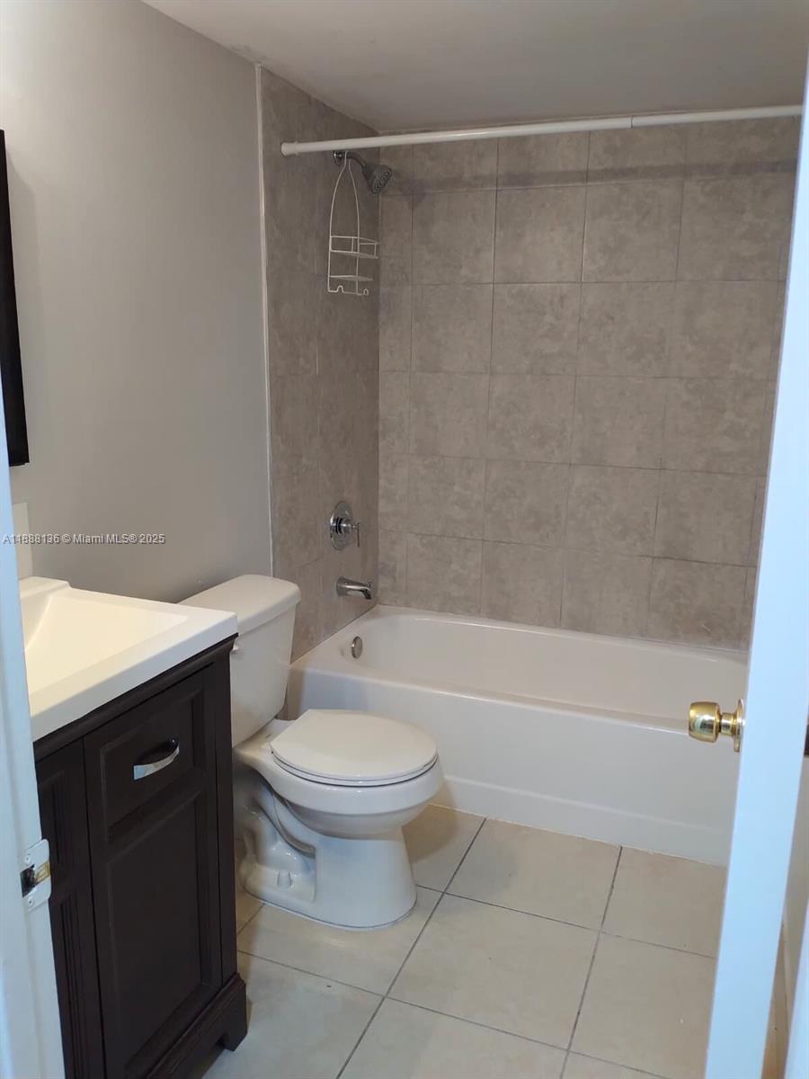 LAKESHORE CONDO #9 - Residential