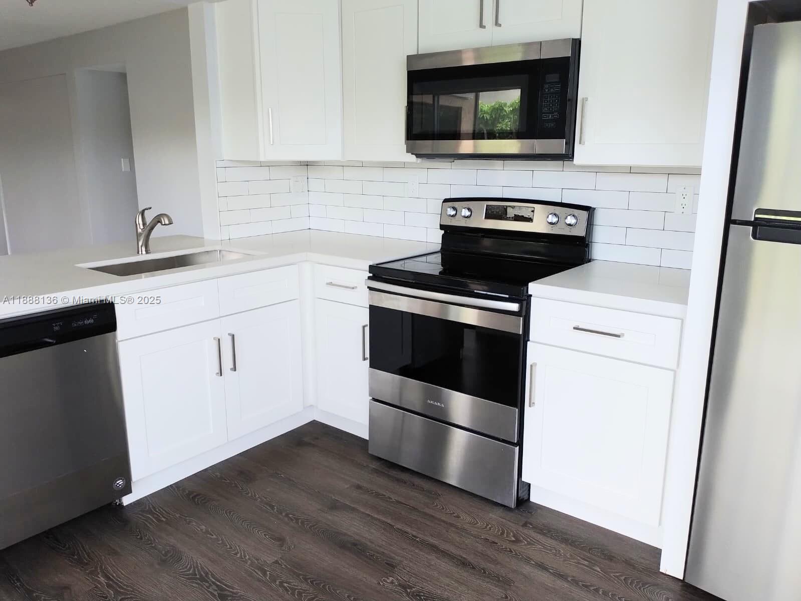 LAKESHORE CONDO #9 - Residential