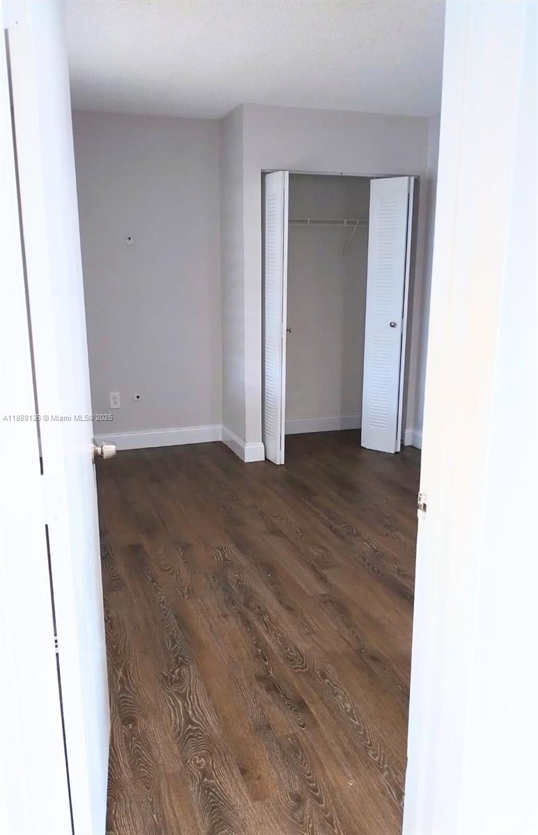 LAKESHORE CONDO #9 - Residential