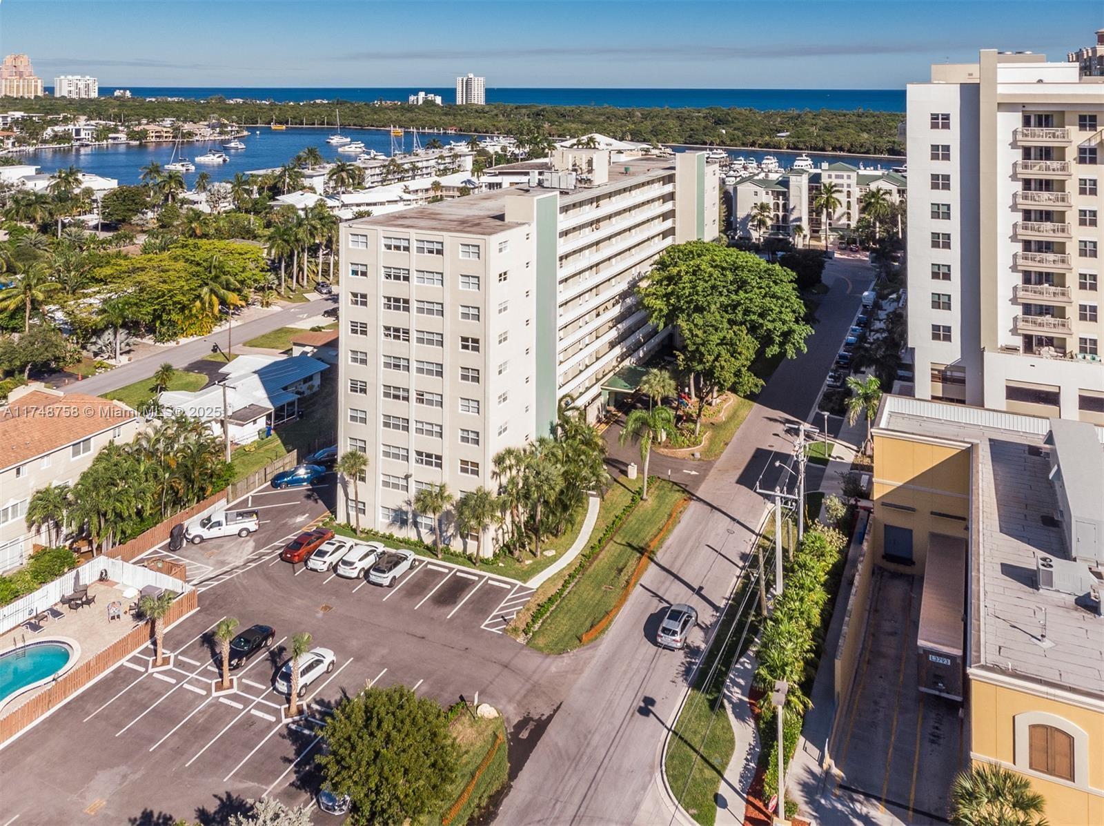 Great central location close to Galleria Mall and 1.5 miles walking distance to beach access. 1 bed 1 bath Corner unit . Bright and clean ready for a new tenant. Community Pool. TENANT RENTAL INSURANCE A MUST.