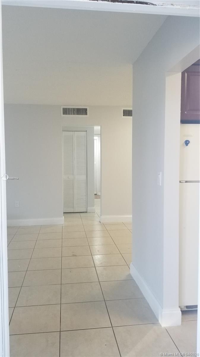 THE MEADOWS LAKE NORTH CO - Residential Lease