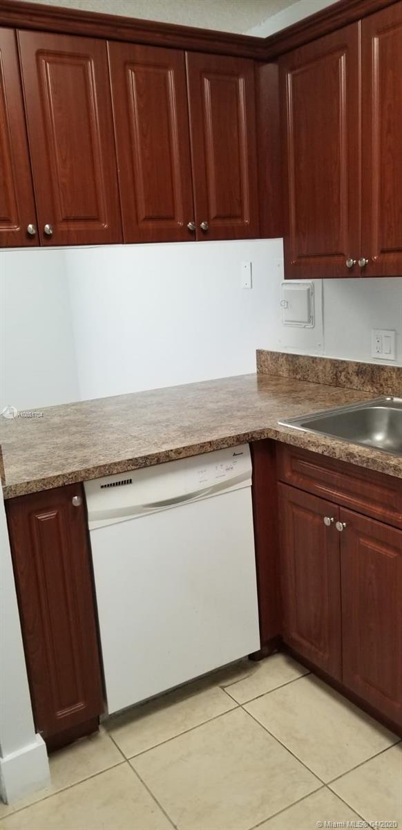 THE MEADOWS LAKE NORTH CO - Residential Lease