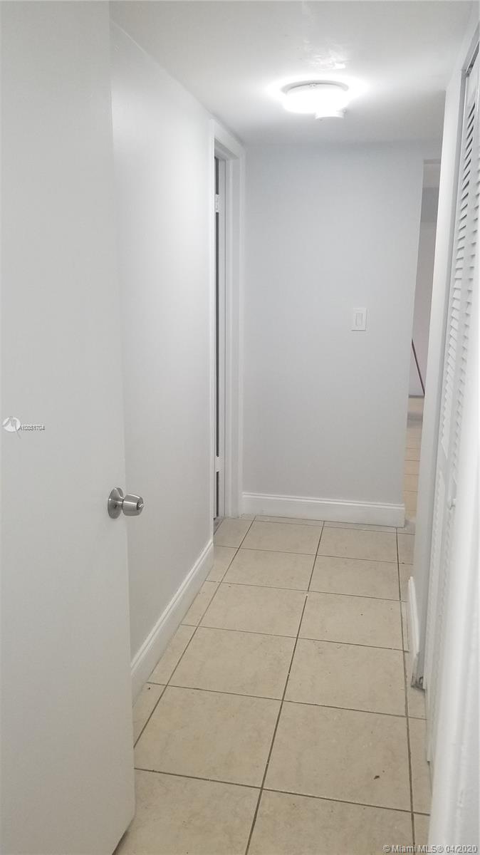 THE MEADOWS LAKE NORTH CO - Residential Lease