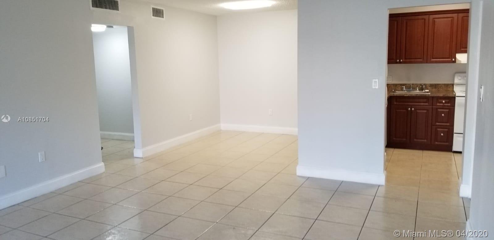 THE MEADOWS LAKE NORTH CO - Residential Lease