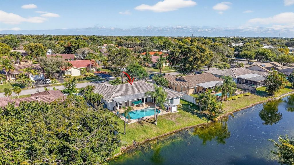 Photo of 9090 NW 11th Ct, Plantation, FL 33322 (MLS # A11950428)