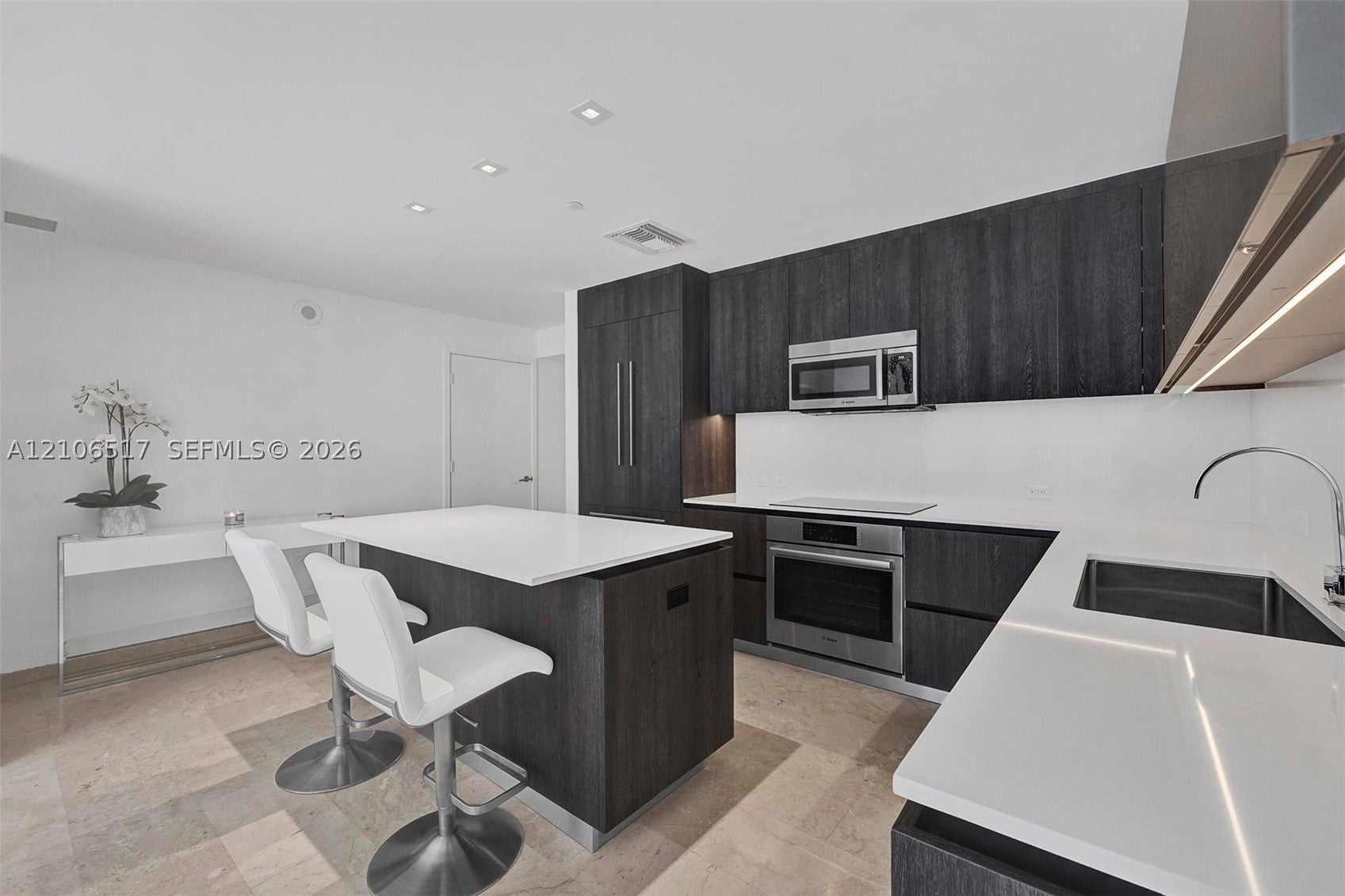 88 SW 7th St 910